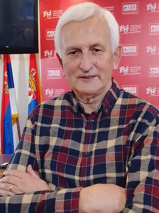 БЕОГРАД, 2. ДЕЦЕМБРА /СРНА/ - У Београду је представљена књига "Од Дрвара до Леденог мора" новинара и публицисте Бранка Томића из Шведске, који је био дугогодишњи новинар и спортски уредник у сарајевском "Ослобођењу", те дописник овог листа из Београда и Новог Сада.