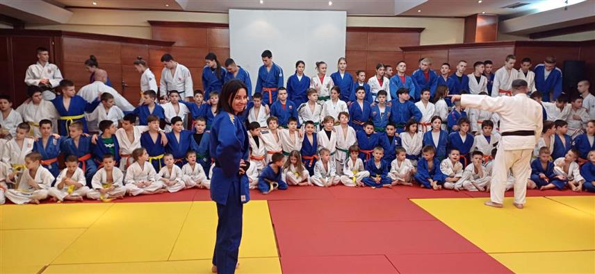 ЗВОРНИК, 30. ДЕЦЕМБРА /СРНА/ - Џудисти из Зворика, чланови клуба "Српски соко", учествовали су у раду зимске џудо школе "Норцев 2023" која је окупила око 150 такмичара.