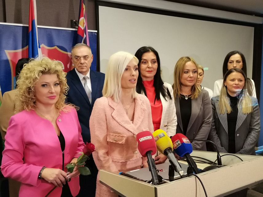 ДОБОЈ, 3. ДЕЦЕМБРА /СРНА / - Биљана Лукић из Котор Вароша изабрана је данас за предсједника Актива жена Српске демократске странке /СДС/.