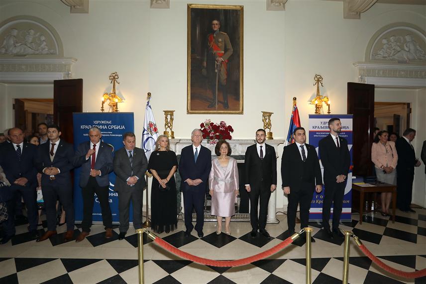 БЕОГРАД, 3. ДЕЦЕМБРА /СРНА/ - У Белом двору у Београду одржан је свечани пријем поводом 15 година рада Удружења "Краљевина Србија" уз присуство покровитеља овог удружења принца Александра Карађорђевића, дипломатског кора, представника Српске православне цркве и других угледних личности.	
