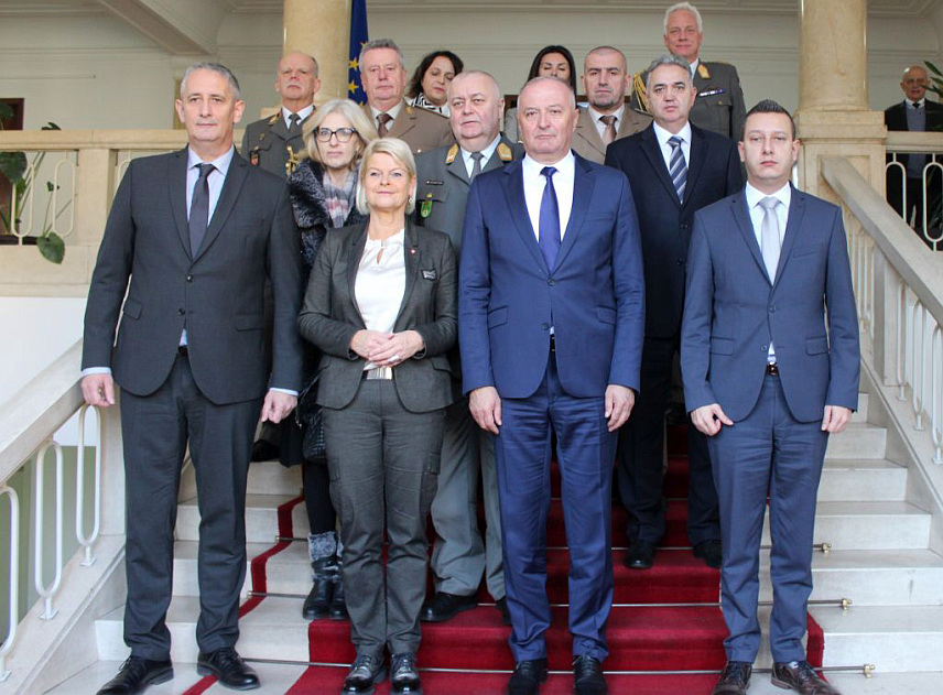 САРАЈЕВО, 4. ДЕЦЕМБРА /СРНА/ - Аустријски министар одбране Клаудија Танер са делегацијом Министарства одбране у Савјету министара.