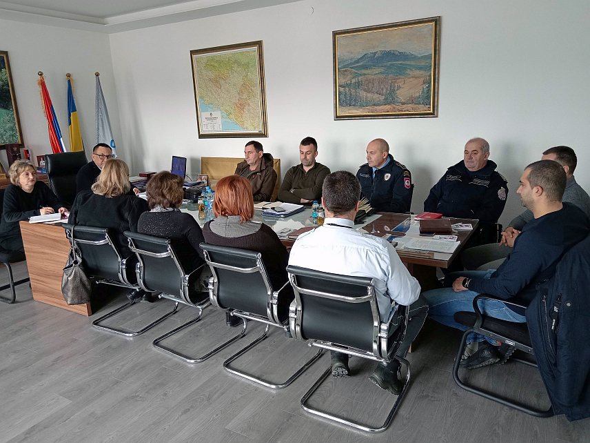 СОКОЛАЦ, 4. ДЕЦЕМБРА /СРНА/ - Кризни штаб за контролу афричке куге свиња на подручју Сокоца предложио је да цијело подручје ове локалне заједнице буде проглашено угроженим, након што је на лешевима дивљих свиња потврђена ова зараза, рекао је начелник општине Милован Бјелица.