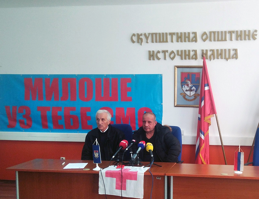 ИСТОЧНА ИЛИЏА, 4. ДЕЦЕМБРА /СРНА/ - Примјетан је напредак у здравственом стању Милоша Божовића, некадашњег голмана јуниорске екипе Фудбалског клуба "Славија" из Источног Сарајева, који је тренутно на лијечењу у Москви, те да је за наставак његовог лијечења и терапију матичним ћелијама још потребно 200.000 евра, изјавио је његов отац Александар.
