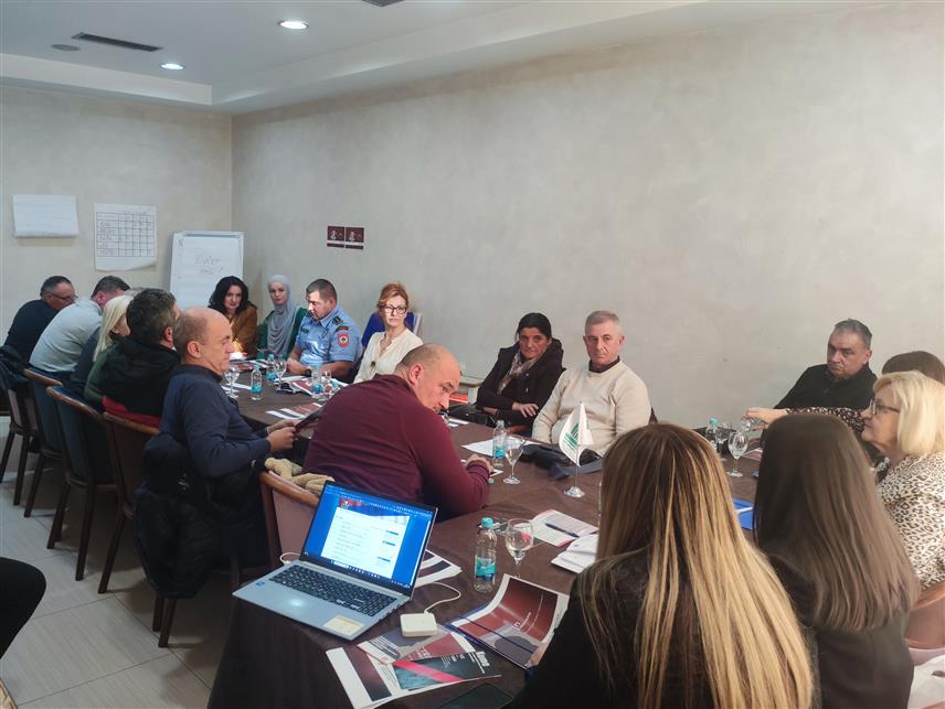 ПРИЈЕДОР, 4. ДЕЦЕМБРА /СРНА/ - Скуп који је поводом кампање "16 дана активизма" данас у Приједору организовала Комисија за равноправност полова Скупштине града.