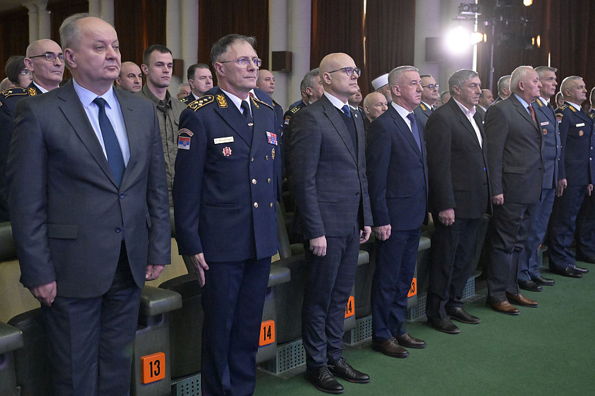 БЕОГРАД, 4. ДЕЦЕМБРА /СРНА/ - Љубав према отаџбини уједињује, прашта и побјеђује, истакао је министар одбране Србије Милош Вучевић на свечаној академији поводом 4. децембра - Дана војних ветерана.