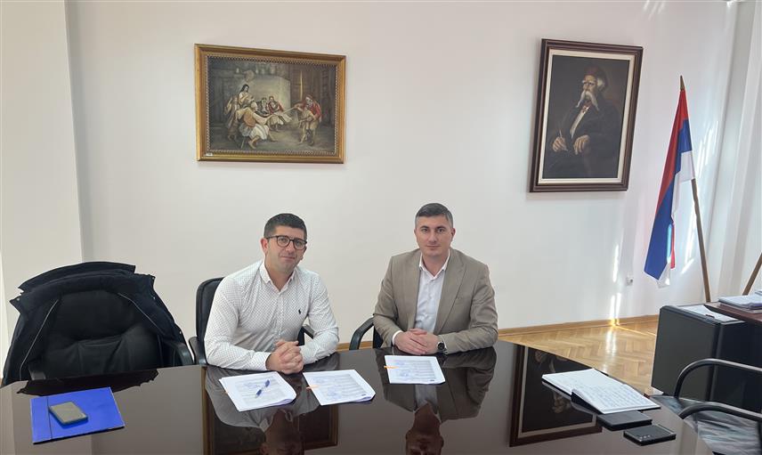 ПАЛЕ, 5. ДЕЦЕМБРА /СРНА/ - Споразум о сарадњи између чланова локалног партнерства за запошљавање /ЛПЗ/ Фаза два, потписан је данас на Палама између Градске развојне агенције Источно Сарајево и Завода за запошљавање Републике Српске.