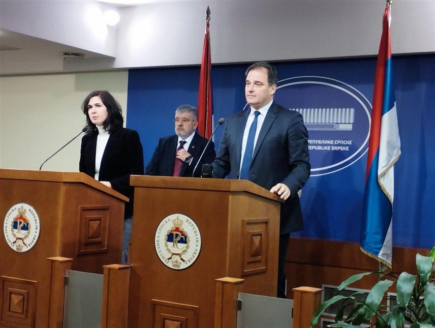 БАЊАЛУКА, 5. ДЕЦЕМБРА /СРНА/ - Предсједник Одбора за безбједност Народне скупштине Српске Вукота Говедарица на конференцији за новинаре.