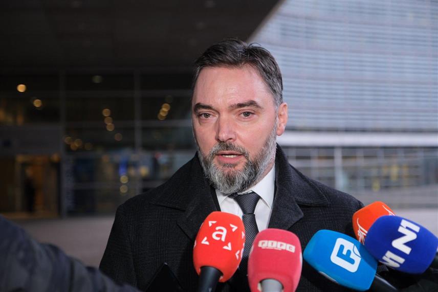 БРИСЕЛ, 5. ДЕЦЕМБРА /СРНА/ - Министар спољне трговине и економских односа у Савјету министара Сташа Кошарац у Бриселу - изјава новинарима.