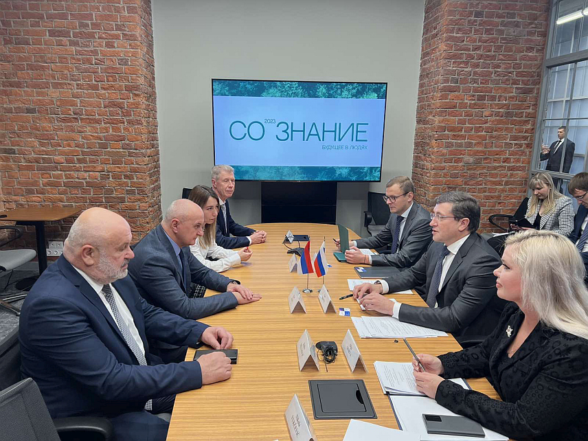 БАЊАЛУКА, 5. ДЕЦЕМБРА /СРНА/ - Министар енергетике и рударства Републике Српске Петар Ђокић разговарао је данас губернатором Нижњеновгородске области Глебом Никитином о различитим аспектима сарадње Српске и ове руске области.