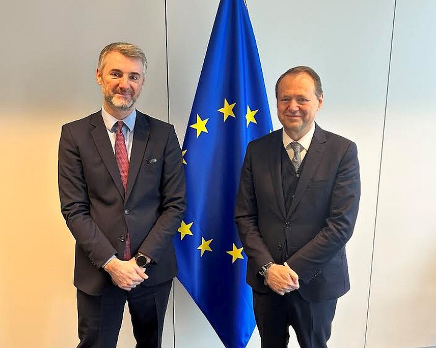 БРИСЕЛ, 6. ДЕЦЕМБРА /СРНА/ - Министар комуникација и транспорта у Савјету министара Един Форто и генерални директор Директората за технологију и комуникацију Европске комисије Роберто Виола.