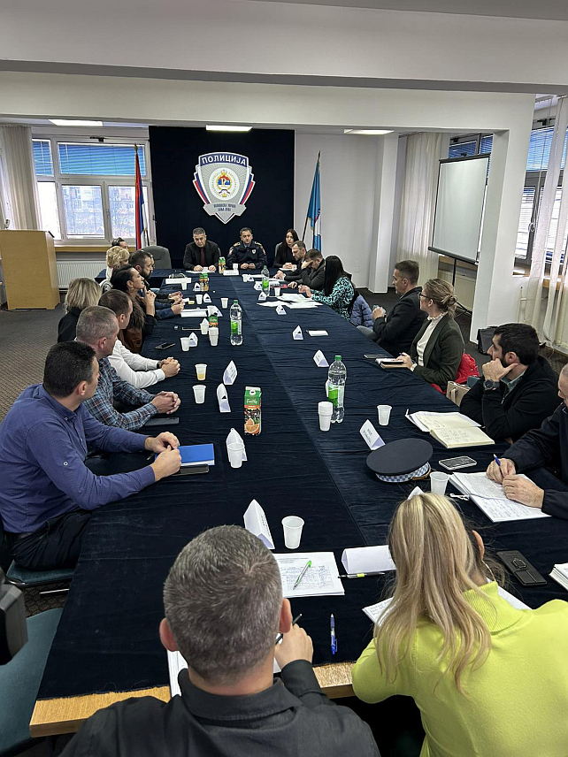 БАЊАЛУКА, 6. ДЕЦЕМБРА /СРНА/ - У просторијама Полицијске управе Бањалука данас је одржан радни састанак поводом обиљежавања кампање „16 дана активизма против насиља над женама", на тему „Институционални одговор на насиље у породици“.