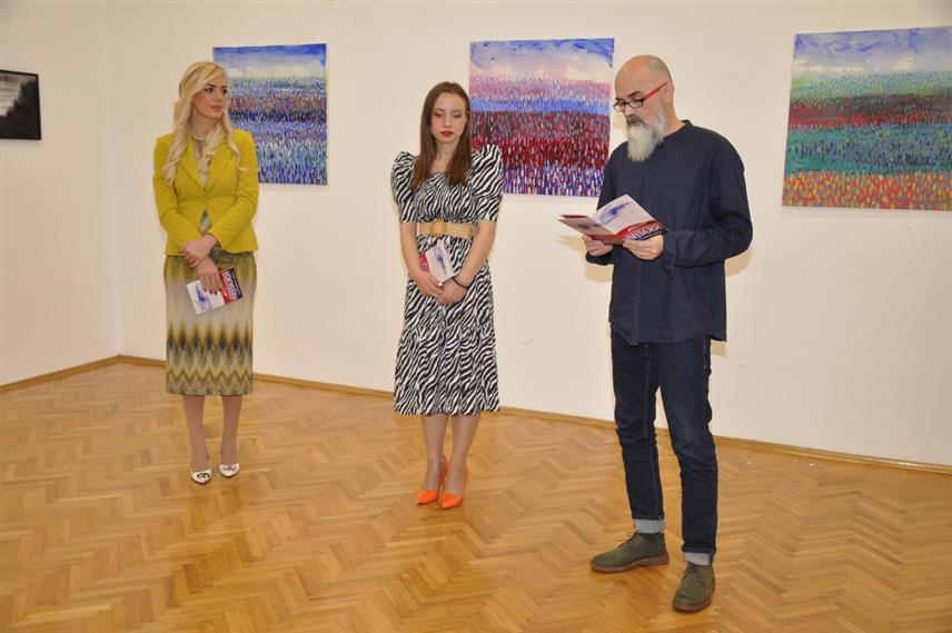 ПРИЈЕДОР, 6. ДЕЦЕМБРА /СРНА/- У Музеју Козаре у Приједору вечерас је отворена изложба Ангелине Вукосав под називом "Пејзажи“.