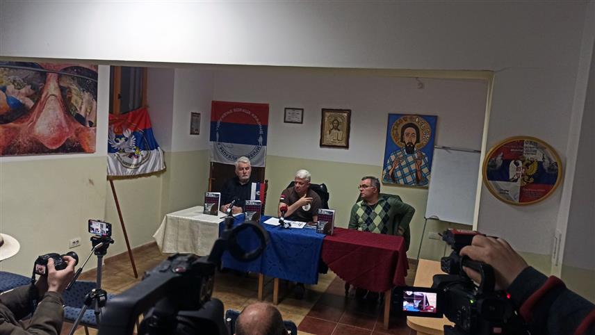 БЕОГРАД, 6. ДЕЦЕМБРА /СРНА/ - Највећа вриједност књиге "Ничији војници. У сарајевском паклу 1992. године", аутора Жељка Пантелића, јесте што детаљним подацима оспорава тезу сарајевских власти насталу још 1992. године да су снаге ЈНА 2. маја покушале да изведу окупацију Сарајева, рекао је замјеник директора Института за савремену историју у Београду Бојан Димитријевић.