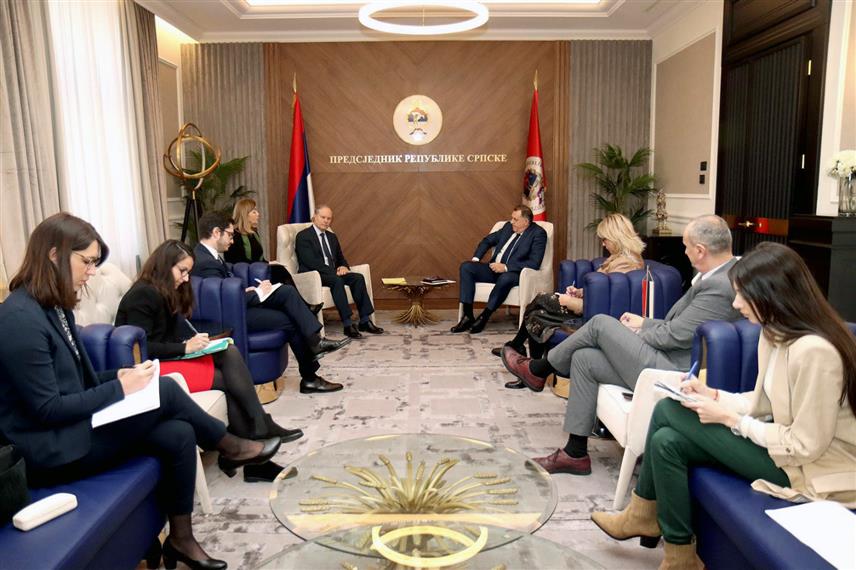 БАЊАЛУКА, 7. ДЕЦЕМБРА /СРНА/ - Предсједник Републике Српске Милорад Додик разговарао је данас у Бањалуци са специјалним изаслаником Француске за Западни Балкан Ренеом Троказом./ФОТО -Борислав Здриња/