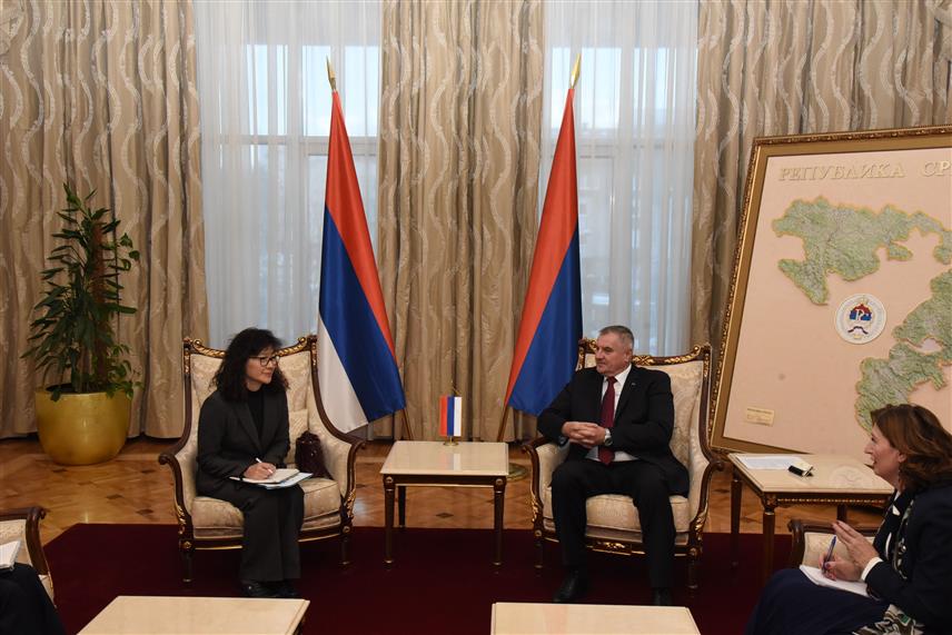 БАЊАЛУКА, 7. ДЕЦЕМБРА /СРНА/ - Премијер Републике Српске Радован Вишковић на састанку у Бањалуци са регионалним директором Свјетске банке за Балкан Сјаоћинг Ју.