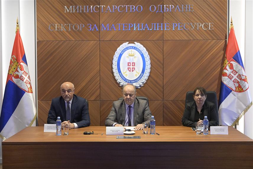 БЕОГРАД, 7. ДЕЦЕМБРА /СРНА/ - Представници Министарства одбране и одбрамбене индустрије Србије потписали су данас уговоре у оквиру финансијског пакета вриједног 100 милиона евра који је Србија обезбиједила за други циклус инвестиција.