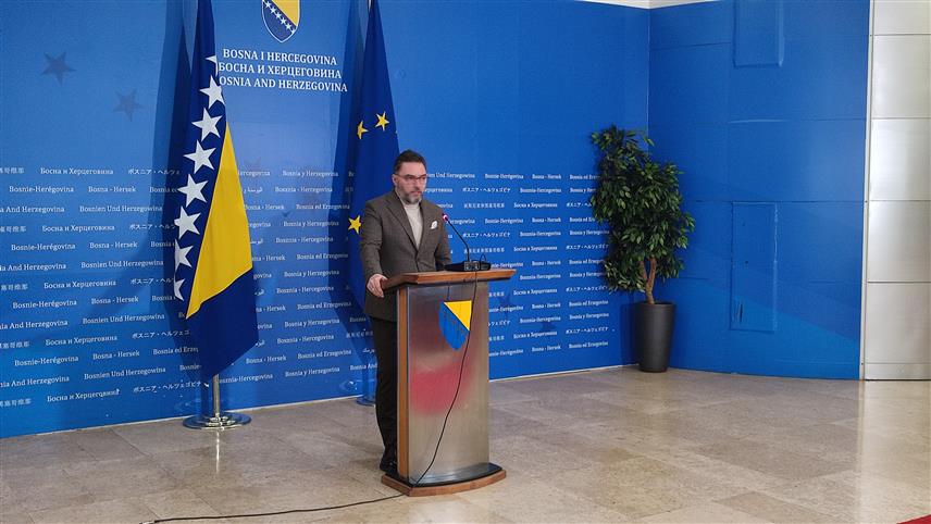 САРАЈЕВО, 7. ДЕЦЕМБРА /СРНА/ - Министар спољне трговине и економских односа у Савјету министара Сташа Кошарац на конференцији за новинаре.