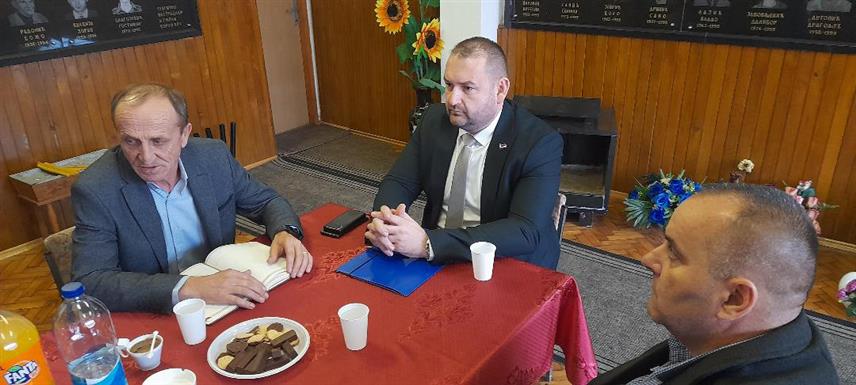 СРБАЦ, 7. ДЕЦЕМБРА /СРНА/ - Вршилац дужности директора Републичког центра за истраживање рата, ратних злочина и тражења несталих лица Виктор Нуждић приликом данашње посјете општини Србац указао је на значај његовања културе сјећања.