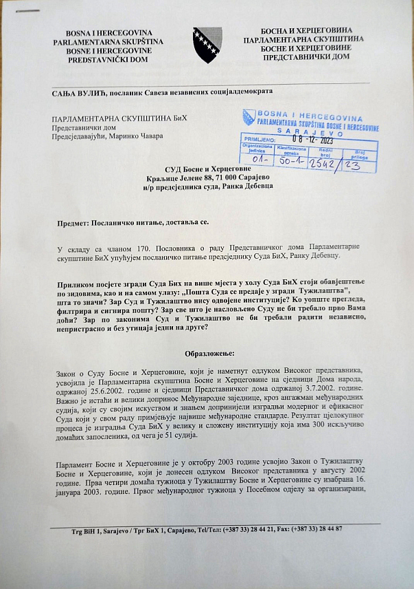 САРАЈЕВО, 8. ДЕЦЕМБРА /СРНА/ - Предсједавајућа Клуба посланика СНДС-а у Представничком дому парламента БиХ Сања Вулић упутила је три посланичка питања министру правде у Савјету министара Давору Бунози и предсједнику Суда БиХ Ранку Дебевцу која се односе на рад и правила Суда БиХ и прописе који се тичу дужности Судске полиције.