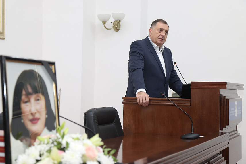 БАЊАЛУКА, 8. ДЕЦЕМБРА /СРНА/ - Обраћање предсједника Републике Српске Милорада Додика на комеморацији поводом смрти судије Врховног суда Републике Српске Горане Микеш .	
