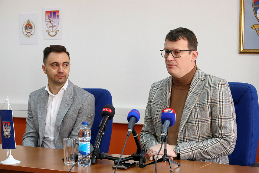 ИСТОЧНА ИЛИЏА, 8. ДЕЦЕМБРА /СРНА/ - Конференција за новинаре начелника општине Источна Илиџа Маринка Божовића.