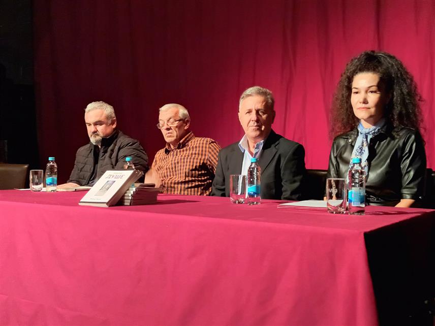 ЗВОРНИК, 8. ДЕЦЕМБРА /СРНА/ - У зворничком Дому омладине вечерас је представљена књига "Приче душе" аутора Момира Васића из Зворника који пише пјесме, приче, поезију за дјецу, афоризме и сатиричне приче.
