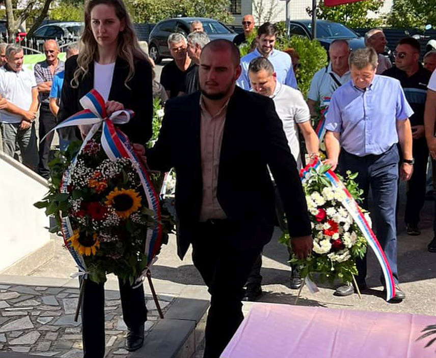 БРЧКО, 10. СЕПТЕМБРА /СРНА/ - У Доњем Брезику код Брчког данас је служен парастос за 110 погинулих припадника Другог пјешадијског батаљона Прве посавске бригаде Војске Републике Српске и цивилне жртве рата у протеклом Одбрамбено-отаџбинском рату.