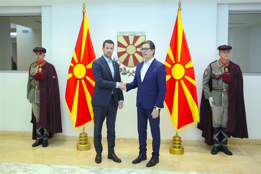 ПОДГОРИЦА, СКОПЉЕ ,10. СЕПТЕМБРА /СРНА/ - Предсједник Црне Горе Јаков Милатовић присуствује у Скопљу, на позив предсједника Сјеверне Македоније Стеве Пендаровског, неформалној вечери са лидерима земаља чланица Брдо-Бриони процеса уочи почетка сутрашњег самита.