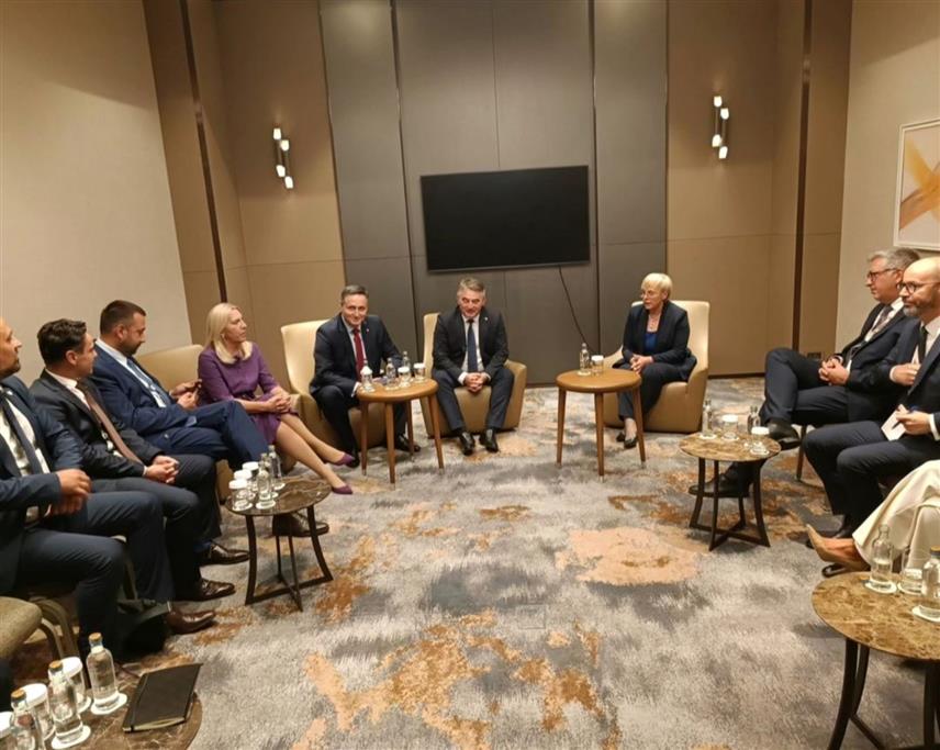 СКОПЉЕ, 11. СЕПТЕМБРА /СРНА/ - Српски члан Предсједништва БиХ Жељка Цвијановић у Скопљу, гдје је разговарала са бројним регионалним лидерима, у оквиру, као и на маргинама Самита процеса Брдо - Бријуни".