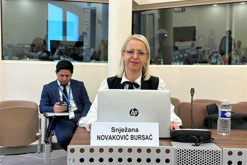 ПАРИЗ, 12. СЕПТЕМБРА /СРНА/ - Замјеник предсједавајућег делегације Парламентарне скупштине БиХ у Парламентарној скупштини Савјета Европе /ПССЕ/ Сњежана Новаковић Бурсаћ.