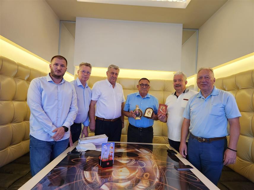 СОКОЛАЦ, 12. СЕПTЕМБРА /СРНА/ - Висока политичка делегација из Русије, коју предводи професор доктор Сергеј Бабурин, допутовала је вечерас на Соколац.