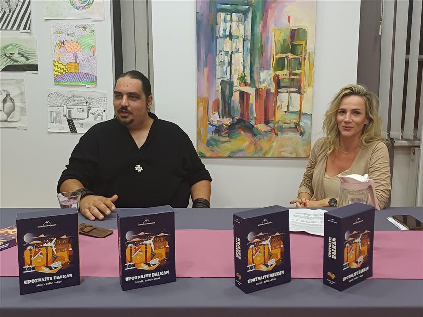 ДЕРВЕНТА, 12. СЕПТЕМБРА /СРНА/ - Књига бањалучког путописца Зорана Матића "Упознајте Балкан" у којој описује мјеста која је обишао у току три и по године, представљена је вечерас у Народној библиотеци "Бранко Радичевић".