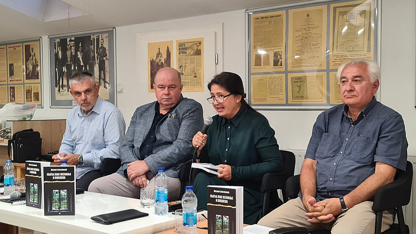 ДОБОЈ, 13. СЕПТЕМБРА /СРНА/ - Правни савјетник српског члана Предсједништва БиХ Милан Благојевић на промоцији своје књиге "Убиће нас незнање и похлепа".