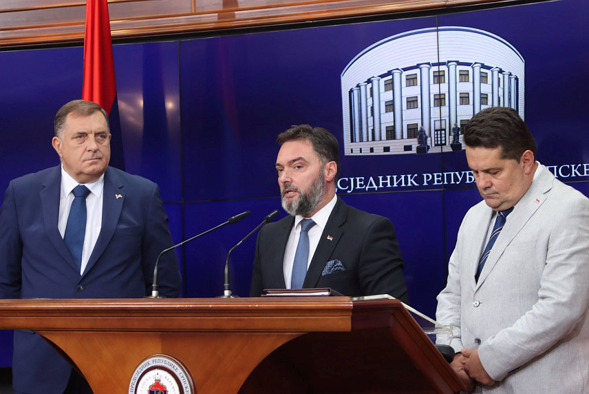 БАЊАЛУКА, 13. СЕПТЕМБРА /СРНА/ - Замјеник предсједавајућег Савјета министара Сташа Кошарац на конференцији за новинаре.