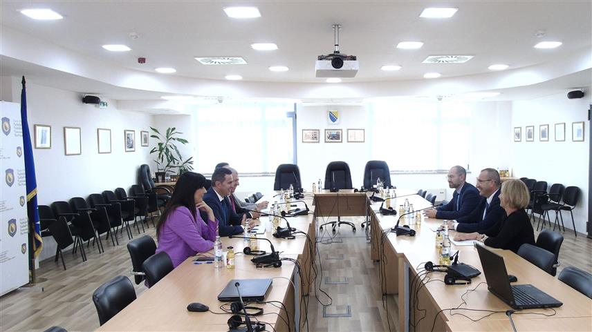 САРАЈЕВО, 13. СЕПТЕМБРА /СРНА/ - Главни тужилац Словеније Драго Шкетa  са главним тужиоцем БиХ Миланком Кајганићем. 