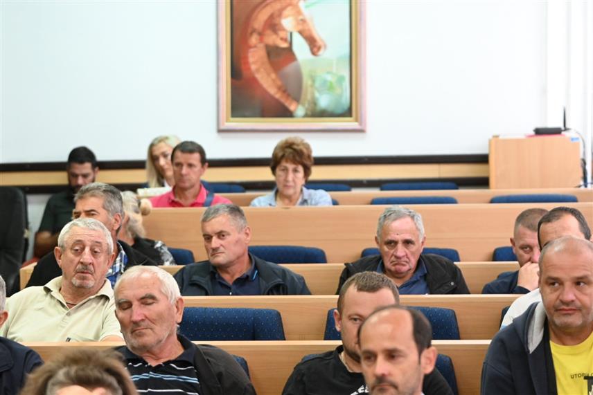 ПАЛЕ, 14. СЕПТЕМБРА /СРНА/ - Општина Пале данас је потписала уговор са 70 пољопривредних произвођача за набавку механизације и прикључака, за шта је из буџета општине издвојено око 63.000 КМ.
