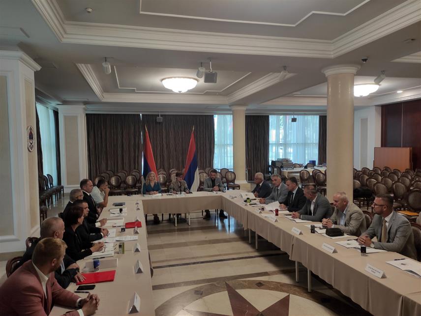 БАЊАЛУКА, 14. СЕПТЕМБРА /СРНА/ - У организацији Министарства финансија Републике Српске данас је у Бањалуци потписан Уговор о преносу кредитних средстава Европске инвестиционе банке по пројекту "Водовод и канализација два" и Меморандум о начину реализације пројекта са локалним заједницама у Српској.