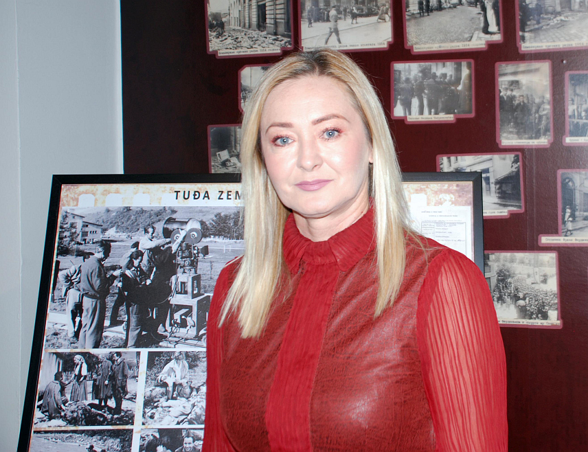 САРАЈЕВО, 14. СЕПТЕМБРА /СРНА/ - Директор Архива БиХ Данијела Мрда изјавила је данас у Сарајеву да сви архиви у региону, па тако и Архив БиХ имају потребу и желе да на нов, модеран и савремен начин прате корак са Европом и дигиталним платформама, које су већ увелико заживјеле на европском тлу.