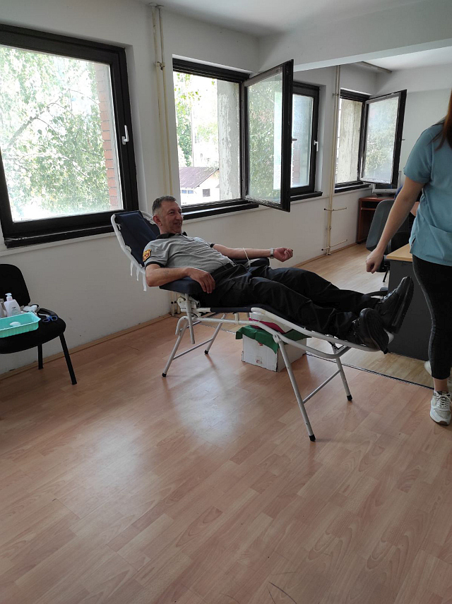 ДРВАР, 14. СЕПТЕМБРА /СРНА/ - У данашњој акцији добровољног давања крви у Дрвару прикупљено је 17 доза, потврдила је Срни Гордана Миљевић, секретар општинског Црвеног крста који је организатор.