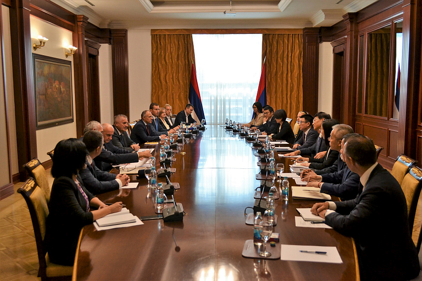 БАЊАЛУКА, 14. СЕПТЕМБРА /СРНА/ - Предсједник Владе Републике Српске Радован Вишковић разговарао је данас у Бањалуци са представницима двије кинеске компаније о реализацији пројекта изградње хидроелектране /ХЕ/ "Бистрица", као и могућностима сарадње на новим пројектима у Српској.