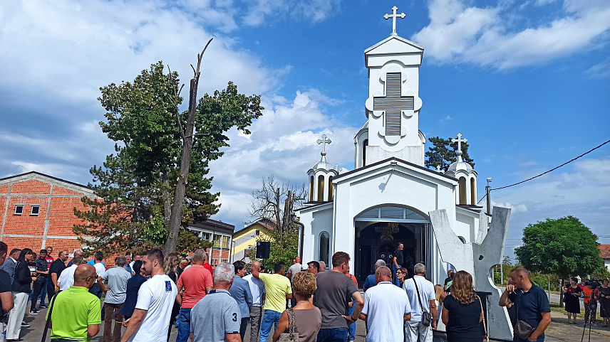 БРЧКО , 14. СЕПТЕМБРА /СРНА/ - У селу Буквик код Брчког данас је служен помен за 60 мјештана овог и околних српских села који су 14. септембра 1992. године убијени на кућном прагу у акцији хрватско-муслиманских јединица, а остали заробљени и одведени у логоре.