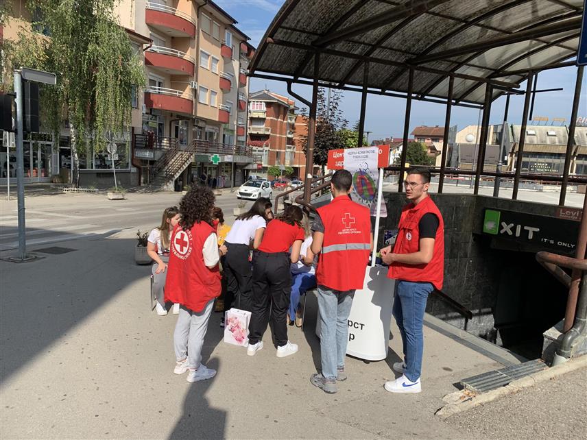 ПРЊАВОР, 14. СЕПТЕМБРА /СРНА/ - Градска организација Црвеног крста Прњавор почела је обиљежавање Недјеље борбе против туберколозе, а јавном позиву бесплатне провјере основних здравствених параметара одазвало се више од 100 Прњаворчана.