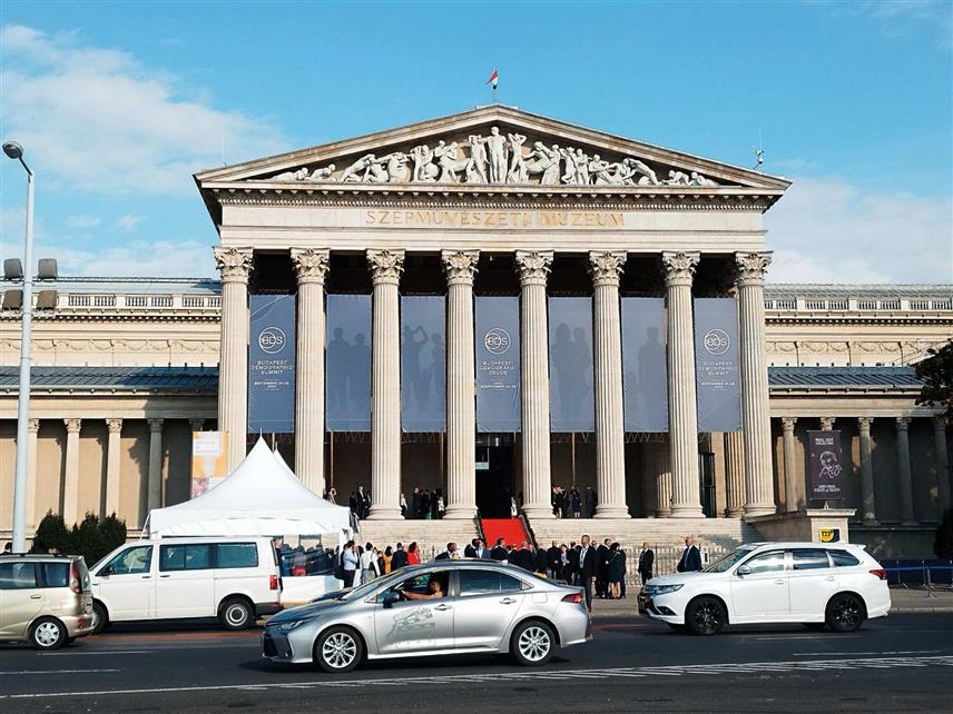 БУДИМПЕШТА, 14. СЕПТЕМБРА /СРНА/ - На дводневном Демографском самиту у Будимпешти, на којем учествује српски члан Предсједништва БиХ Жељка Цвијановић, учесницима ће се обратити највиши званичници земље домаћина, представници цркве, стручњаци и гости са четири континента.	
