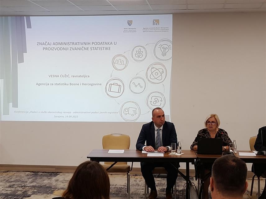 САРАЈЕВО, 15. СЕПТЕМБРА /СРНА/ - Директор Агенције за статистику БиХ Весна Ћужић на Конференцији о теми "Подаци у служби социоекономског развоја административни подаци јавних регистара" која је одржана у Сарајеву.