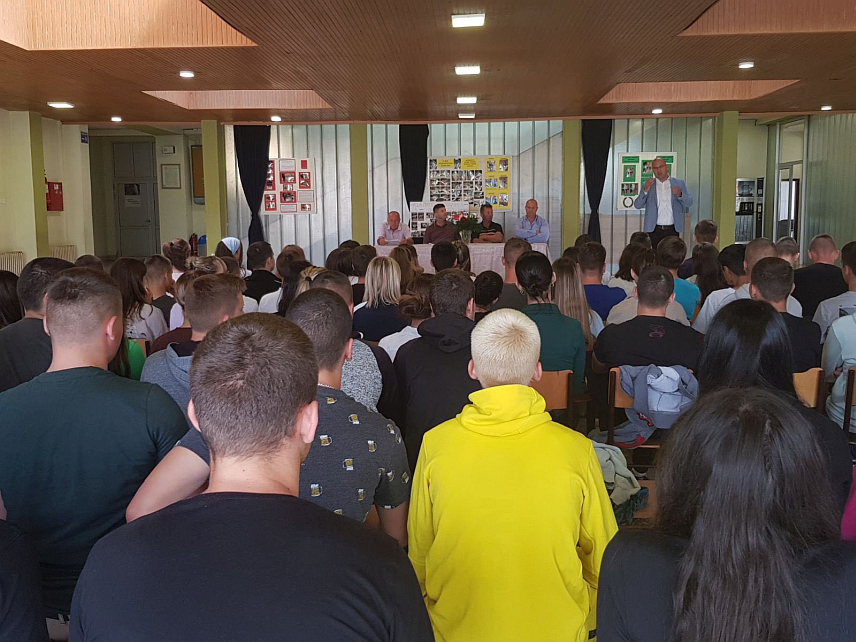 КОЗАРСКА ДУБИЦА, 15. СЕПTЕМБРА /СРНА/ - У свим школама у Козарској Дубици  данас су одржани  историјски часови о догађајима из септембра 1995. године. 