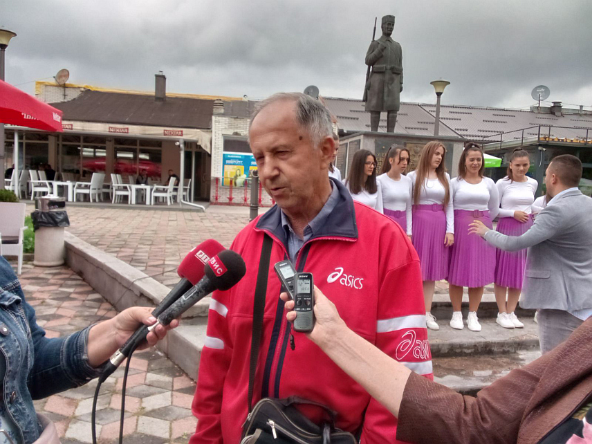 СОКОЛАЦ, 15. СЕПTЕМБРА /СРНА/ - Сокочанин Лука Лучић рекао је новинарима да са поносом носи име дједа солунског добровољца из села Буковик, засеока Лијешћа, који се као заробљеник Аусторугарске нашао у редовима њихове војске на Источном фронту у Русији, а потом са неколико мјештана са подручја Романије пребјегао на страну руске војске.