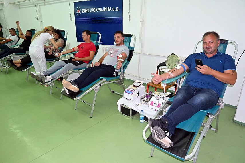 БАЊАЛУКА, 15. СЕПТЕМБРА /СРНА/ - У данашњој акцији Актива добровољних давалаца крви бањалучког предузећа "Електрокрајина" прикупљено је 97 доза драгоцјене течности.