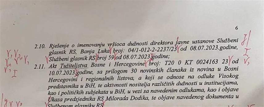 ИСТОЧНО САРАЈЕВО, 16. СЕПТЕМБРА /СРНА/ - Делегат Клуба српског народа у Дому народа Парламентарене скупштине БиХ Радован Ковачевић објавио је да се на 11 страница оптужнице против предсједника Републике Српске Милорада Додика и в.д. директора "Службеног гласника" Милоша Лукић нашло мјеста и за чак 492 правописне, граматичке и штампарске грешке.
