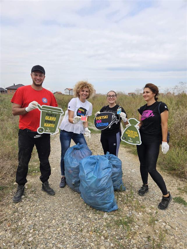 БИЈЕЉИНА, 16. СЕПТЕМБРА /СРНА/ - Еколошки активисти данас су у Бијељини сакупили педесетак врећа смећа у оквиру Свјетског дана чишћења који је у овом граду обиљежен четврти пут.