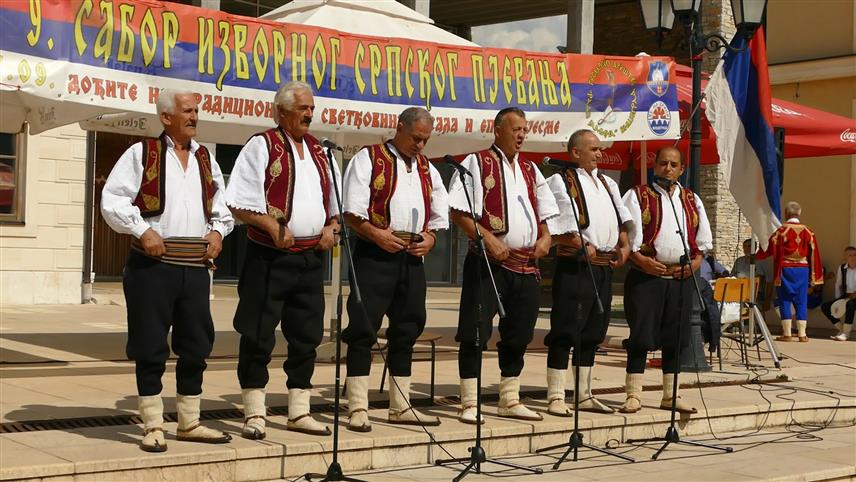 ВИШЕГРАД, 17. СЕПТЕМБРА /СРНА/ - Сабор изворног српског пјевања окупио је данас у Андрићграду око 200 гуслара и чланова женских и мушких пјевачких група из Републике Српске, Србије и Црне Горе.